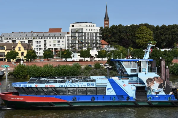 Barcos em torno do Porto de Hamburgo na Alemanha — Fotografia de Stock