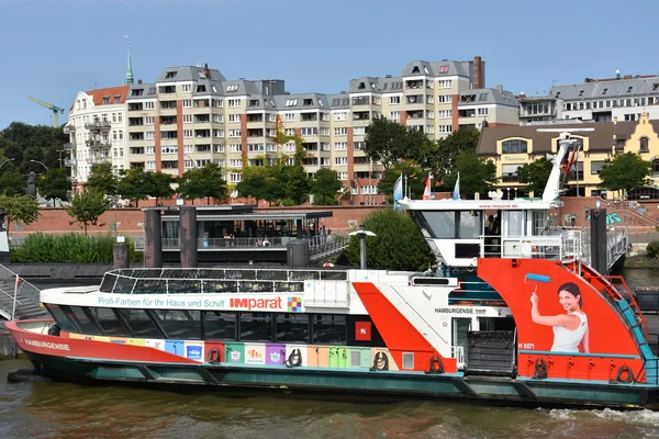 Barcos em torno do Porto de Hamburgo na Alemanha — Fotografia de Stock