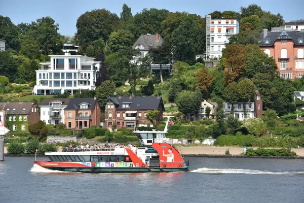 Boats around the Port of Hamburg in rgGermany — Stock Photo, Image