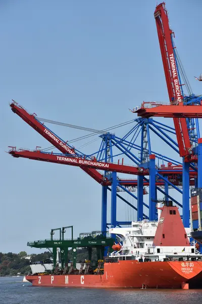 Port of Hamburg in Germany — Stock Photo, Image