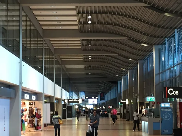 Lotnisko w Hamburgu (Flughafen Hamburg) w Niemczech — Zdjęcie stockowe