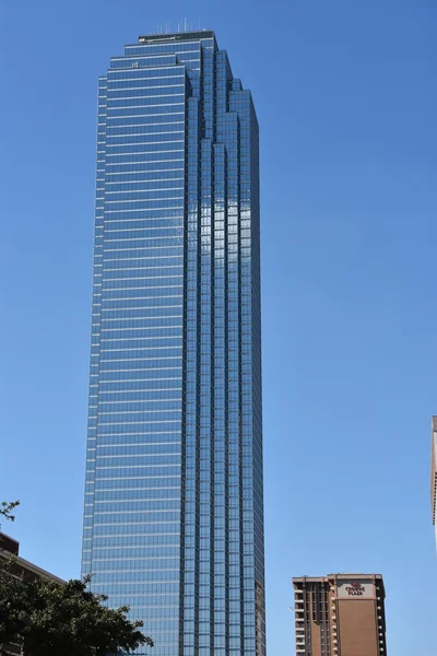 Небоскреб Bank of America Plaza в Далласе, штат Техас — стоковое фото