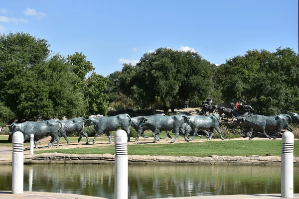 The Cattle Drive Sculpture at Pioneer Plaza in Dallas, Texas — Stock Photo, Image