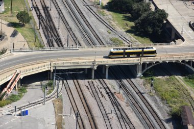 DOS, TX - SEP 17: 17 Eylül 2016 'da Dallas, Teksas' ın Reunion Tower Observation Güvertesi 'nden havadan görünüşü. Dallas, Amerika Birleşik Devletleri 'nin en kalabalık dördüncü metropol bölgesinin en büyük şehir merkezidir..