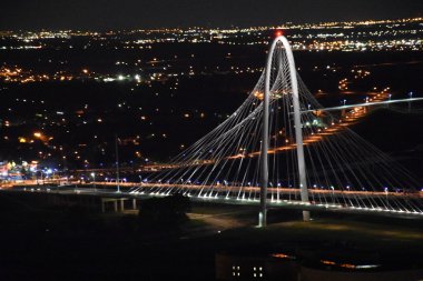 Dallas, Texas Reunion Tower gözlem güverteden Margaret Hunt Hill köprü görünümü