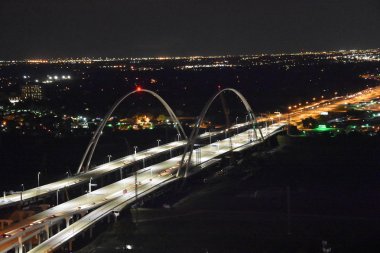Margaret Mcdermott Köprüsü'nden Reunion Tower gözlem güverte Dallas, Texas
