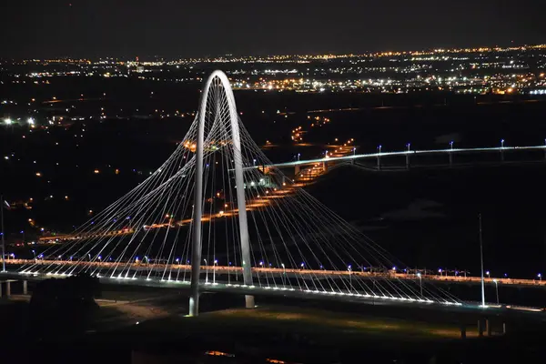 Dallas, Texas Reunion Tower gözlem güverteden Margaret Hunt Hill köprü görünümü