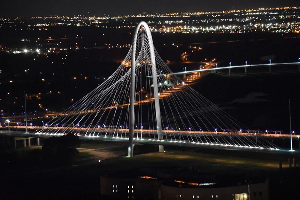 Dallas, Texas Reunion Tower gözlem güverteden Margaret Hunt Hill köprü görünümü