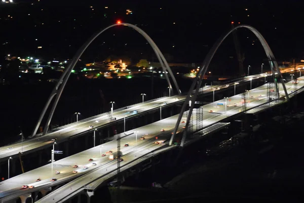 Margaret Mcdermott Köprüsü'nden Reunion Tower gözlem güverte Dallas, Texas