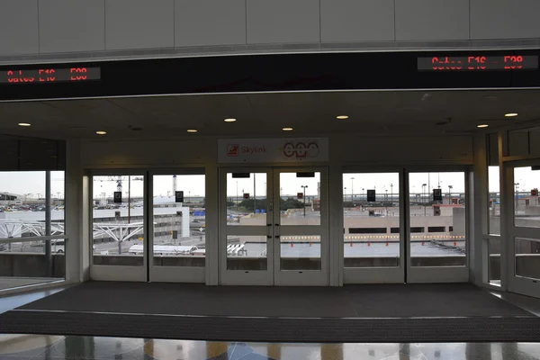 Estación de monorraíl Skyline en el Aeropuerto Internacional Dallas-Fort Worth (DFW) en Texas — Foto de Stock