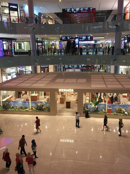 在迪拜，阿拉伯联合酋长国的迪拜购物中心 — 图库照片