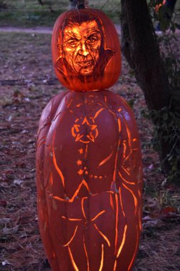 Hudson'da Croton-on-New York'ta büyük Jack O'Lantern Blaze