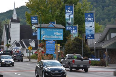 GATLINBURG, TN - OCT 3: 3 Ekim 2016 tarihinde görüldüğü üzere Gatlinburg, Tennessee 'den Ober Gatlinburg' a giden Hava Tramvayı. Tramvay yolculuğu saatte 17 mil sürer ve yaklaşık 10 dakika sürer..