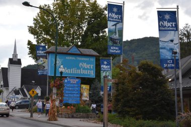 GATLINBURG, TN - OCT 3: 3 Ekim 2016 tarihinde görüldüğü üzere Gatlinburg, Tennessee 'den Ober Gatlinburg' a giden Hava Tramvayı. Tramvay yolculuğu saatte 17 mil sürer ve yaklaşık 10 dakika sürer..