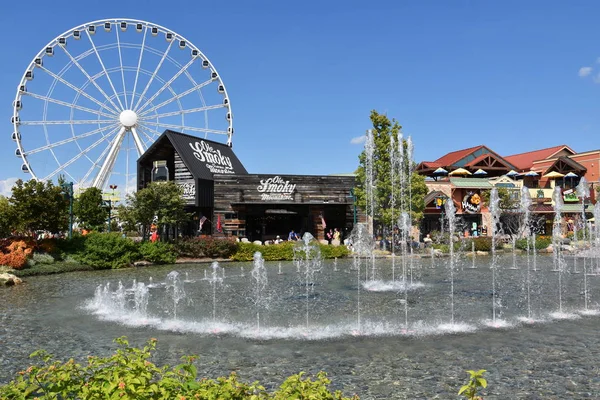 Adanın Pigeon Forge, Tennessee direksiyonda büyük dumanlı dağ