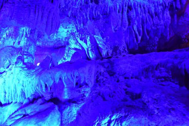 CHATTANOGA TN - 5 Ekim 2016 'da görüldüğü gibi Chattanooga, Tennessee' deki Ruby Falls 'da mağara yürüyüşü.