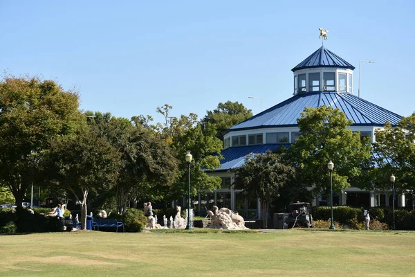 1894 Carrusel antiguo en Coolidge Park en Chattanooga, Tennessee — Foto de Stock