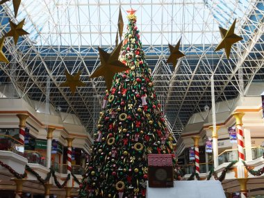 Dubai, Birleşik Arap Emirlikleri Wafi alışveriş merkezinde Noel süsleri