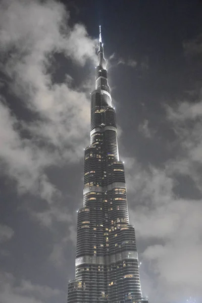 Світлодіодні ліхтарі Показати на Бурдж Дубай в Дубаї, ОАЕ — стокове фото