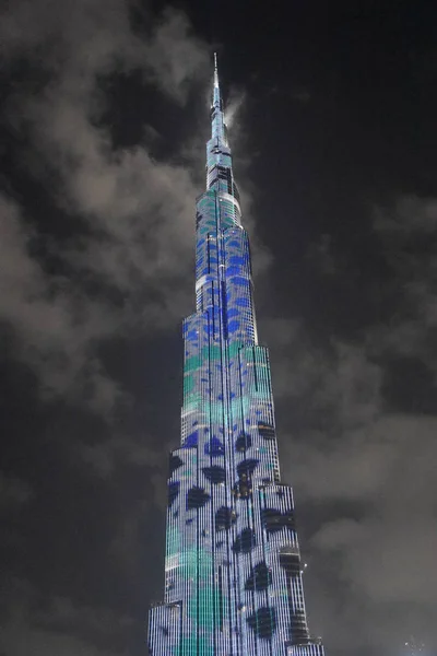 De Led-verlichting show op de Burj Khalifa in Dubai, Verenigde Arabische Emiraten — Stockfoto