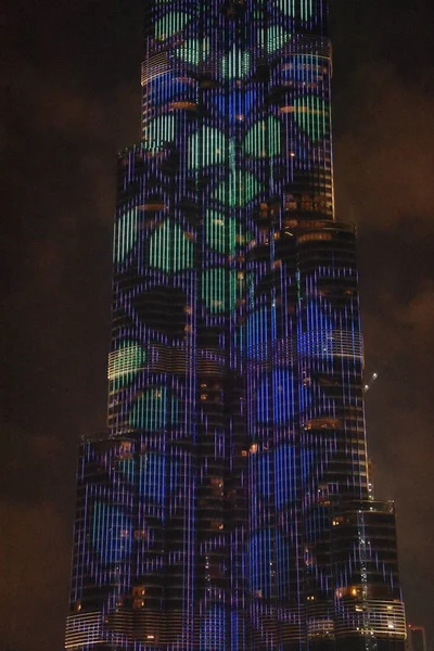 Led-lamporna visar på Burj Khalifa i Dubai, Förenade Arabemiraten — Stockfoto
