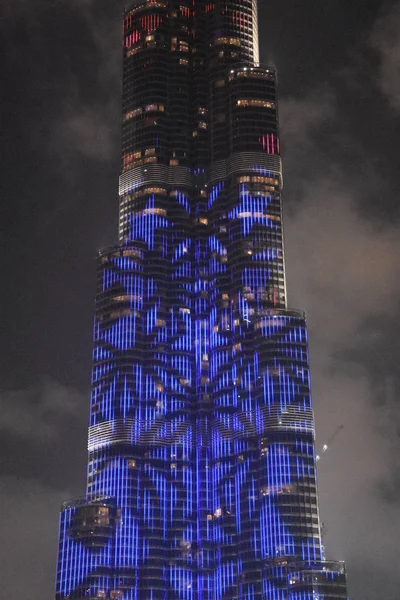 Led-lamporna visar på Burj Khalifa i Dubai, Förenade Arabemiraten — Stockfoto