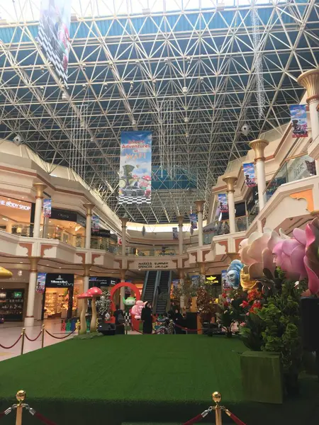 Centro comercial Wafi en Dubai, Emiratos Árabes Unidos — Foto de Stock