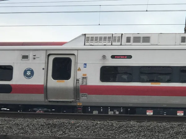 El tren Metro-North Railroad en Stamford — Foto de Stock