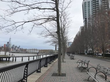 Hoboken, NJ - 1 Nisan 2022 'de görüldüğü üzere Hoboken şehrinin çevresinde.