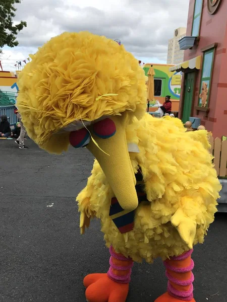 Bairro Street Party Parade em Sesame Place em Langhorne, Pensilvânia — Fotografia de Stock