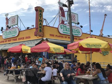 Brooklyn, New York - 24 Haziran: Coney Island Brooklyn, 24 Haziran 2017 üzerinde görüldüğü gibi New York'da. Bir yarımada konut mahalle, plaj ve eğlence eğlence yer.