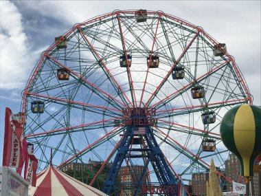 Brooklyn, New York - 24 Haziran: Coney Island Brooklyn, 24 Haziran 2017 üzerinde görüldüğü gibi New York'da. Bir yarımada konut mahalle, plaj ve eğlence eğlence yer.