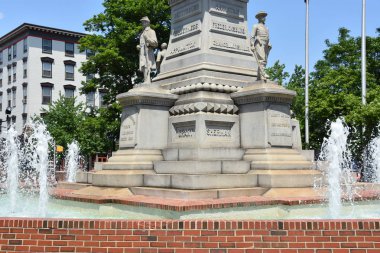 EASTON, PA - 10 Haziran 2017 'de görüldüğü üzere İç Savaş Anıtı Easton, Pennsylvania' daki Merkez Meydanı 'nda.