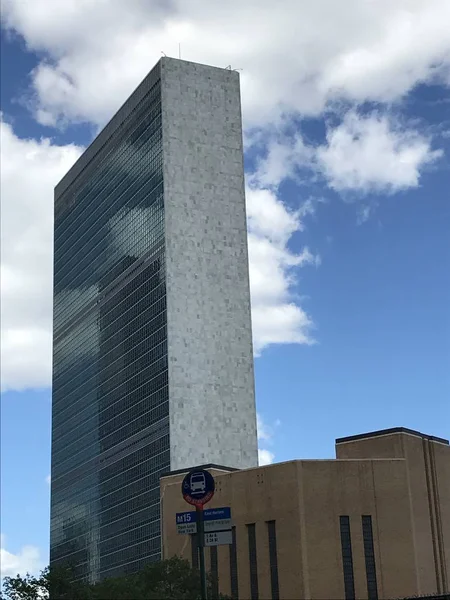 Egyesült Nemzetek Szervezete (ENSZ) székhelye New Yorkban — Stock Fotó