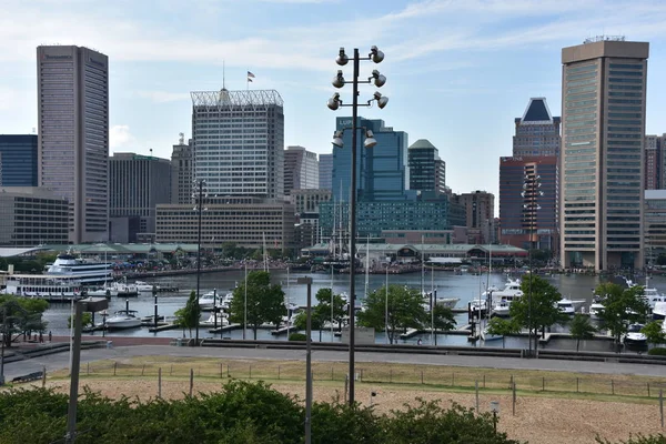 Vista del puerto interior, desde Federal Hill Park, en Baltimore, Maryland — Foto de Stock