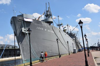 Baltimore, Maryland - Temmuz 2: Baltimore, Maryland 2 Temmuz 2017 üzerinde görüldüğü gibi Uss John W Brown. O bir müze gemi ve cruise gemi Clinton sokak Pier 1 Maryland Baltimore limanında demirli.