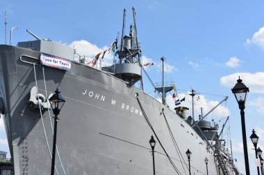 Baltimore, Maryland - Temmuz 2: Baltimore, Maryland 2 Temmuz 2017 üzerinde görüldüğü gibi Uss John W Brown. O bir müze gemi ve cruise gemi Clinton sokak Pier 1 Maryland Baltimore limanında demirli.