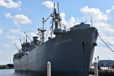 Baltimore, Maryland - Temmuz 2: Baltimore, Maryland 2 Temmuz 2017 üzerinde görüldüğü gibi Uss John W Brown. O bir müze gemi ve cruise gemi Clinton sokak Pier 1 Maryland Baltimore limanında demirli.