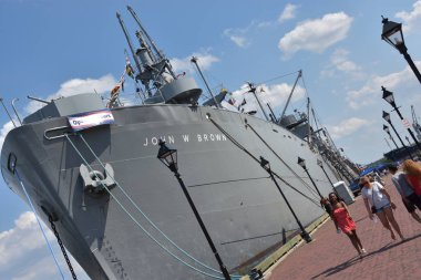 Baltimore, Maryland - Temmuz 2: Baltimore, Maryland 2 Temmuz 2017 üzerinde görüldüğü gibi Uss John W Brown. O bir müze gemi ve cruise gemi Clinton sokak Pier 1 Maryland Baltimore limanında demirli.