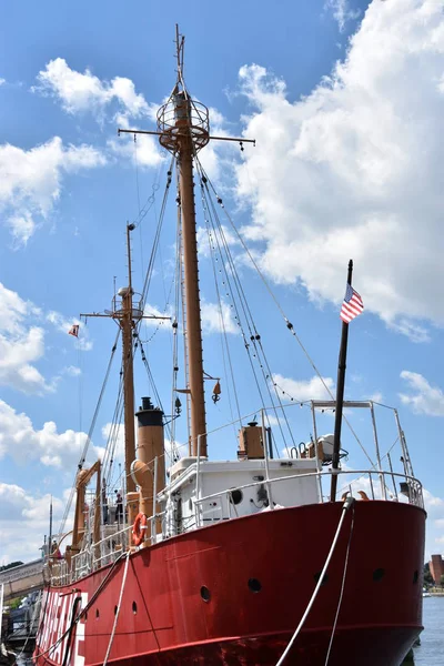 El buque ligero estadounidense Chesapeake (LV-116) atracó en el puerto interior de Baltimore, Maryland —  Fotos de Stock