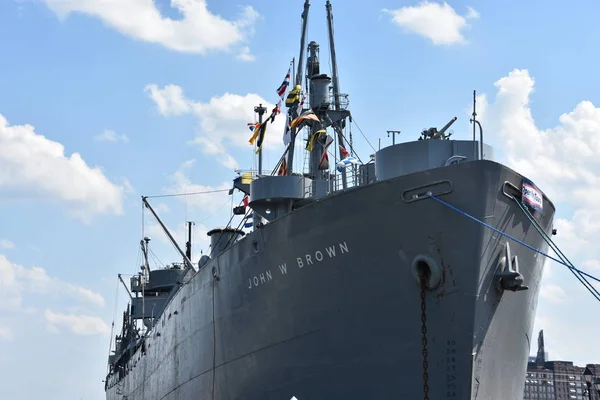 Baltimore, Maryland - Temmuz 2: Baltimore, Maryland 2 Temmuz 2017 üzerinde görüldüğü gibi Uss John W Brown. O bir müze gemi ve cruise gemi Clinton sokak Pier 1 Maryland Baltimore limanında demirli.