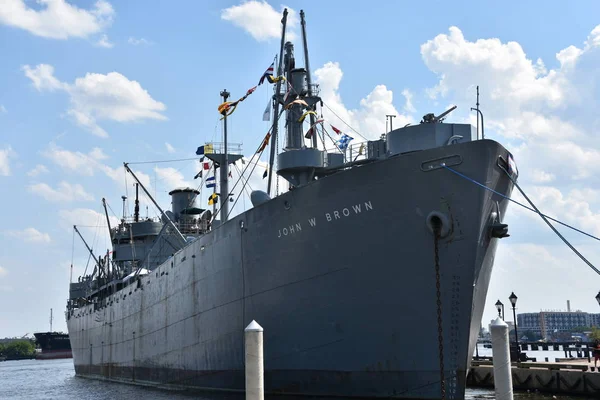 Baltimore, Maryland - Temmuz 2: Baltimore, Maryland 2 Temmuz 2017 üzerinde görüldüğü gibi Uss John W Brown. O bir müze gemi ve cruise gemi Clinton sokak Pier 1 Maryland Baltimore limanında demirli.