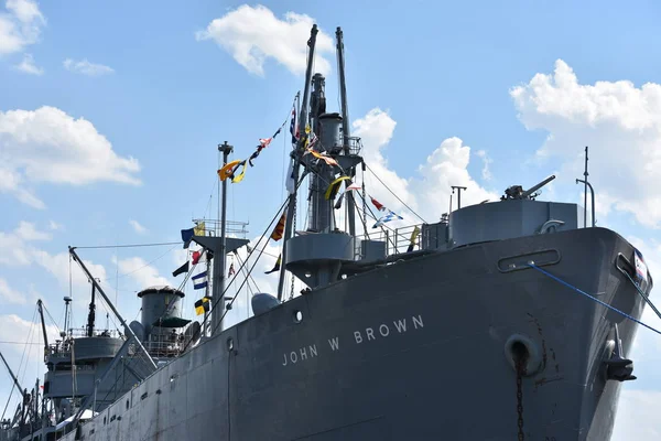 Baltimore, Maryland - Temmuz 2: Baltimore, Maryland 2 Temmuz 2017 üzerinde görüldüğü gibi Uss John W Brown. O bir müze gemi ve cruise gemi Clinton sokak Pier 1 Maryland Baltimore limanında demirli.
