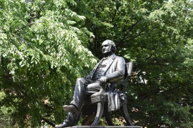 George Peabody heykelin içinde Baltimore, Maryland