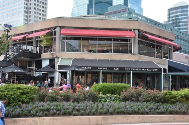 Baltimore, MARYLAND - 2 Temmuz 2017 'de Baltimore, Maryland' deki Federal Hill Park 'tan Inner Harbor' ın görüntüsü. Liman tarihi bir liman, turistik eğlence ve dönüm noktasıdır..