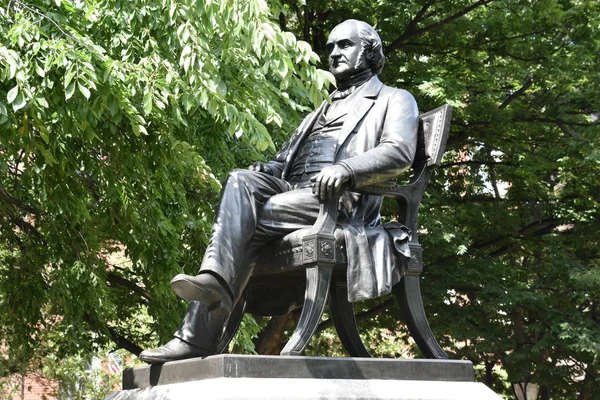 Estatua de George Peabody en Baltimore, Maryland — Foto de Stock