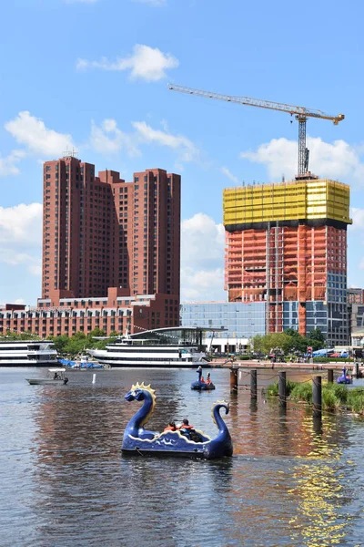 Baltimore, Maryland - Temmuz 2: Görünüm, iç liman içinde Baltimore, Maryland, 2 Temmuz 2017 üzerinde görüldüğü gibi. Liman bir tarihi Limanı, turistik ve dönüm noktası olduğunu.