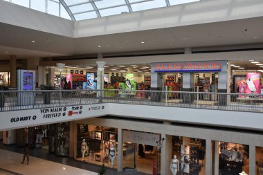 Birmingham, Alabama - Temmuz 24: Riverchase Galleria alışveriş merkezi Birmingham, Alabama, 24 Temmuz 2018 üzerinde görüldüğü gibi. Büyük bir lüks, süper bölgesel alışveriş merkezi olduğunu.