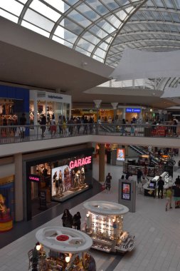 Birmingham, Alabama - Temmuz 24: Riverchase Galleria alışveriş merkezi Birmingham, Alabama, 24 Temmuz 2018 üzerinde görüldüğü gibi. Büyük bir lüks, süper bölgesel alışveriş merkezi olduğunu.