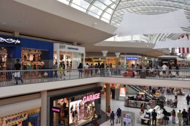 Birmingham, Alabama - Temmuz 24: Riverchase Galleria alışveriş merkezi Birmingham, Alabama, 24 Temmuz 2018 üzerinde görüldüğü gibi. Büyük bir lüks, süper bölgesel alışveriş merkezi olduğunu.